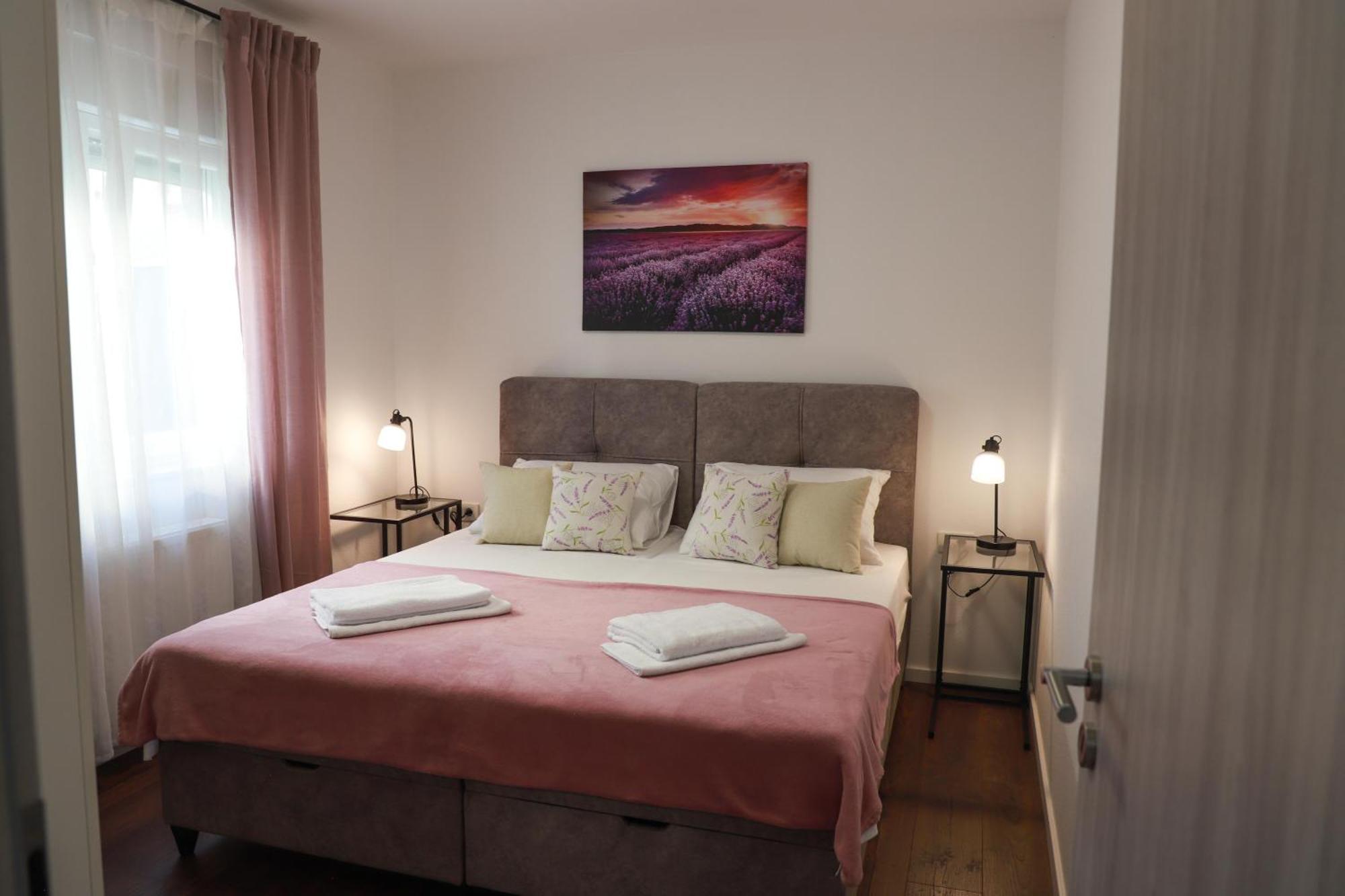 Holiday Apartments Ivano & Leo - Private Parking Zadar Eksteriør billede
