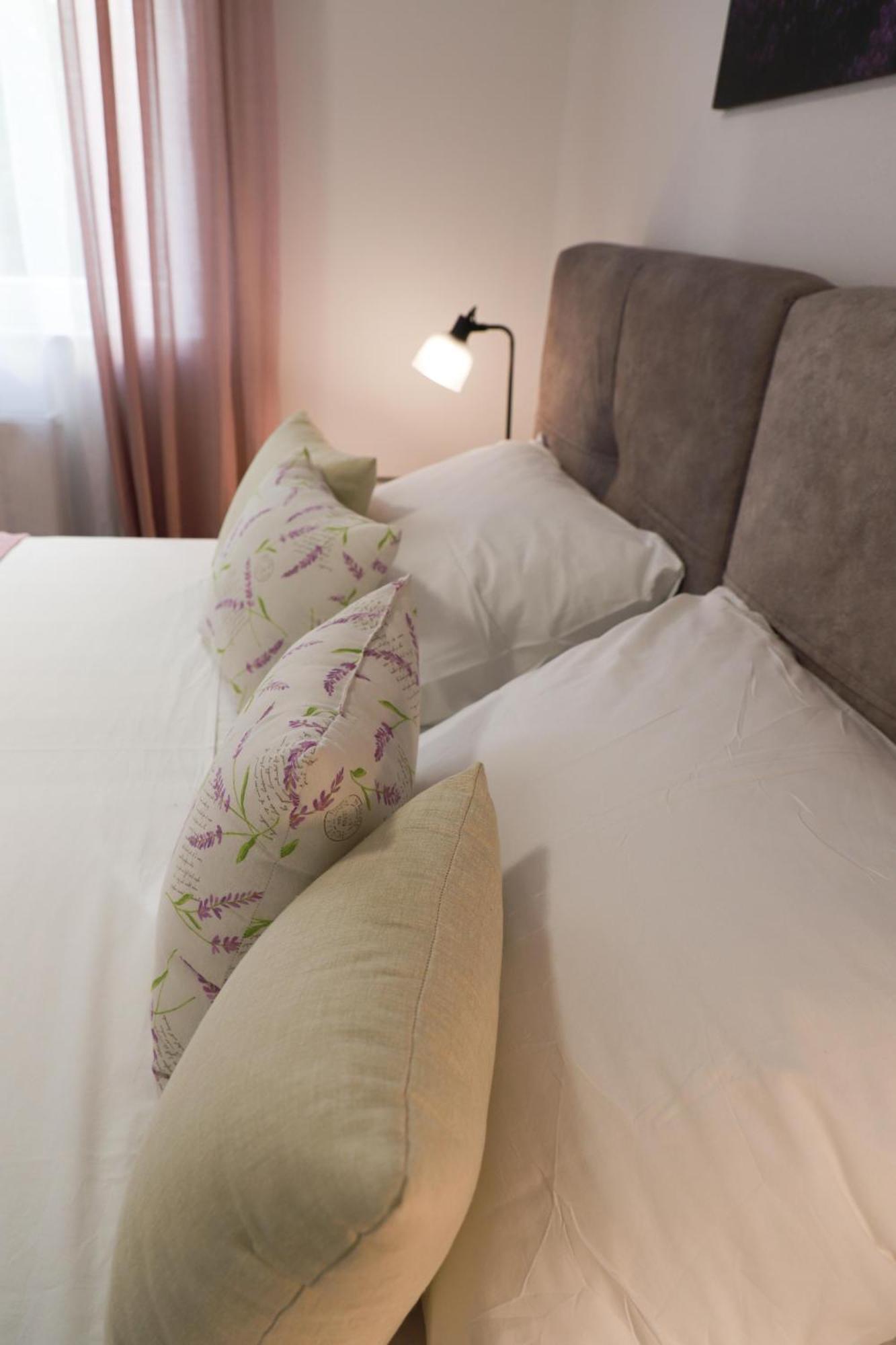 Holiday Apartments Ivano & Leo - Private Parking Zadar Eksteriør billede