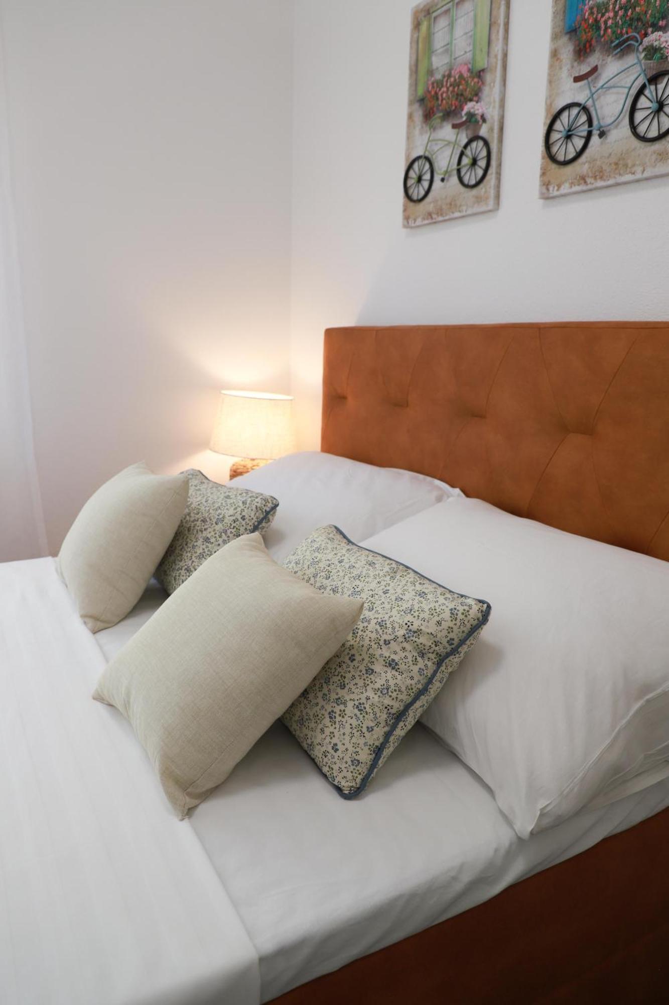 Holiday Apartments Ivano & Leo - Private Parking Zadar Eksteriør billede