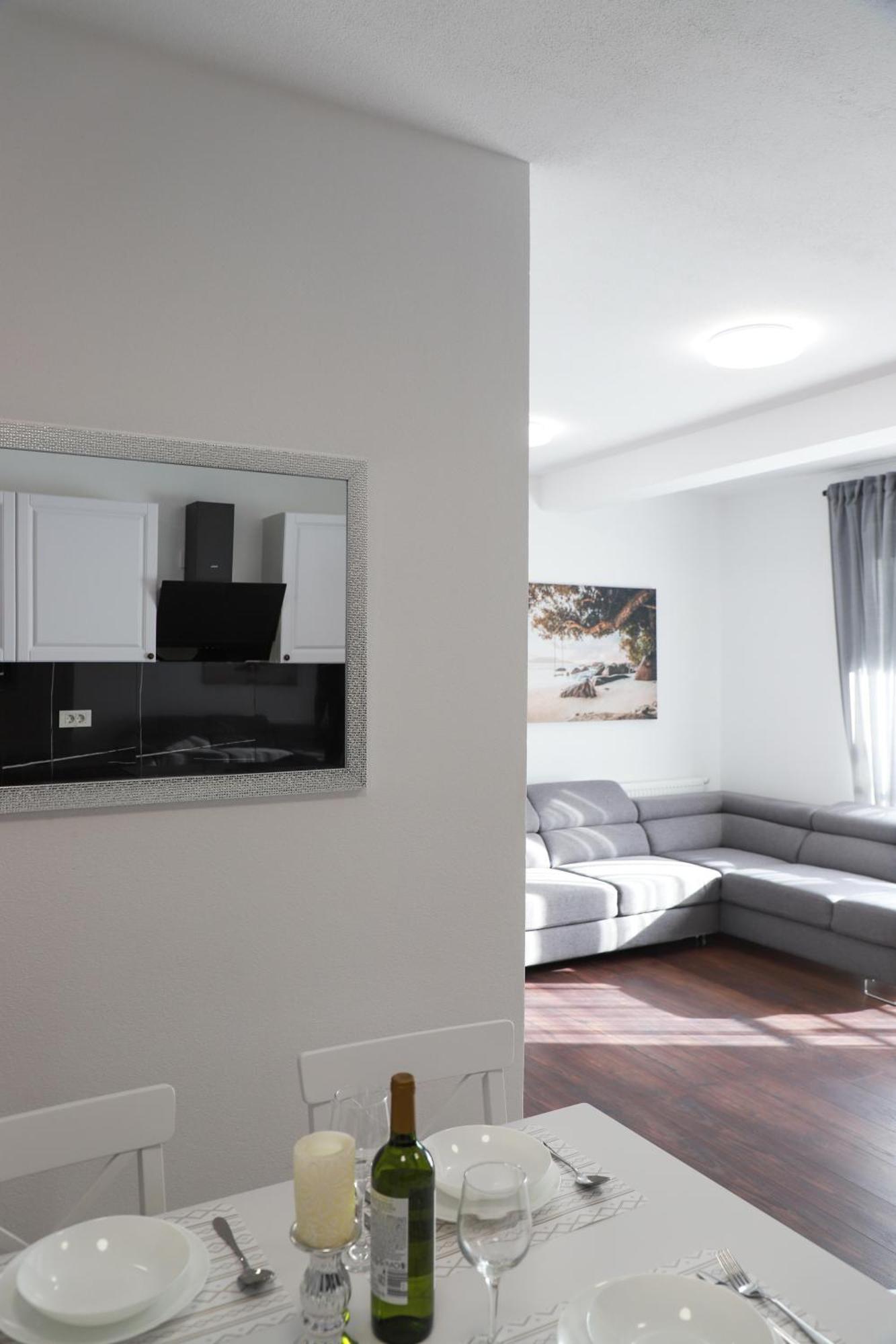 Holiday Apartments Ivano & Leo - Private Parking Zadar Eksteriør billede