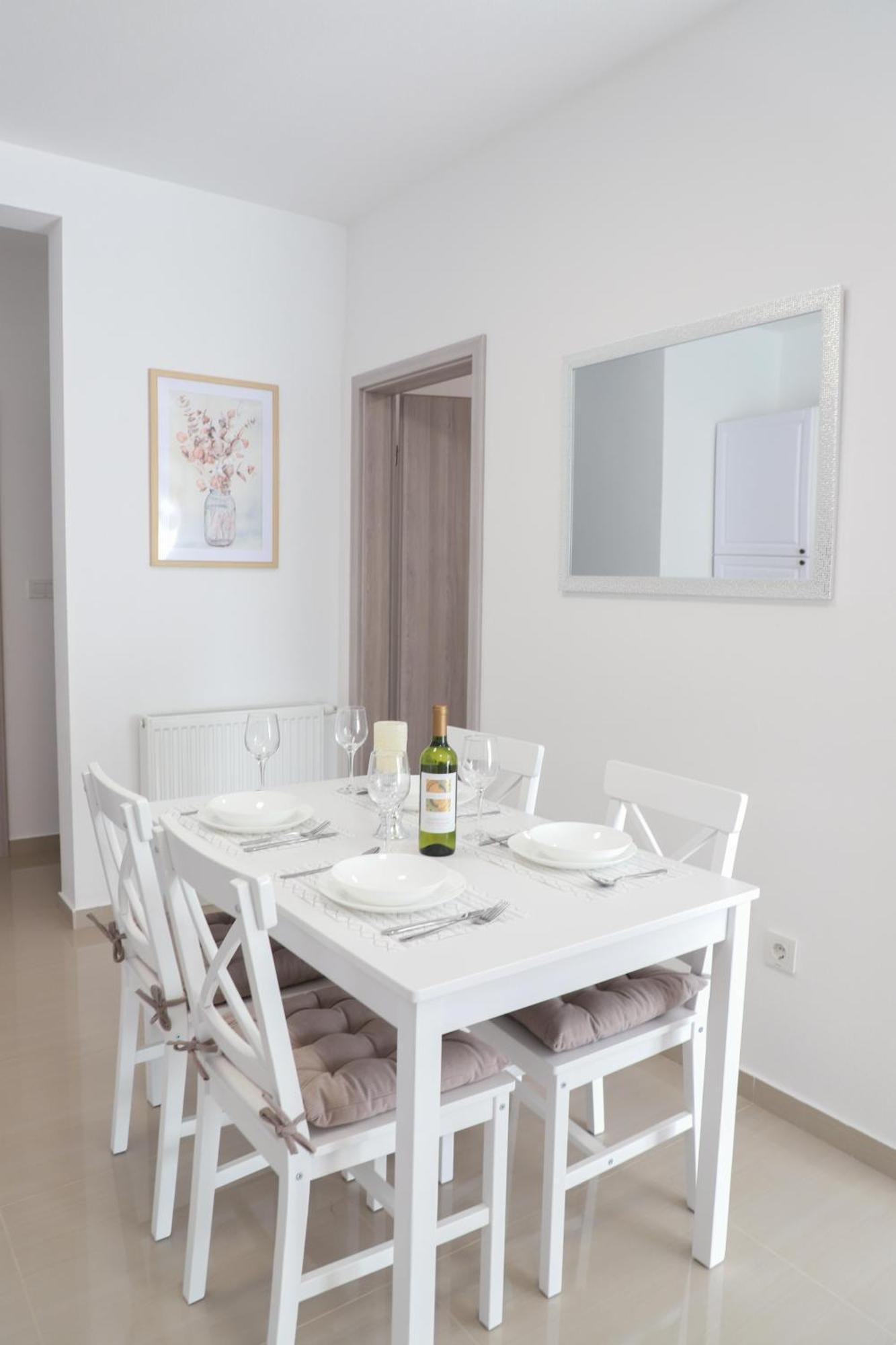 Holiday Apartments Ivano & Leo - Private Parking Zadar Eksteriør billede