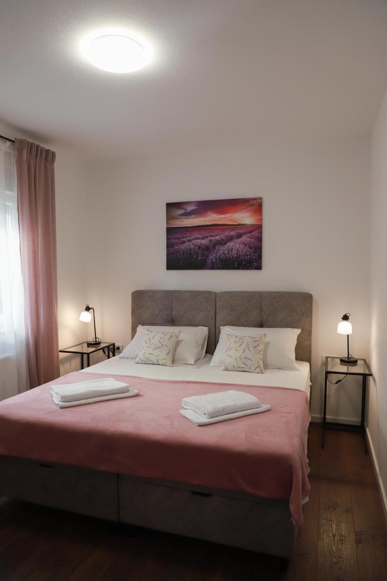 Holiday Apartments Ivano & Leo - Private Parking Zadar Eksteriør billede