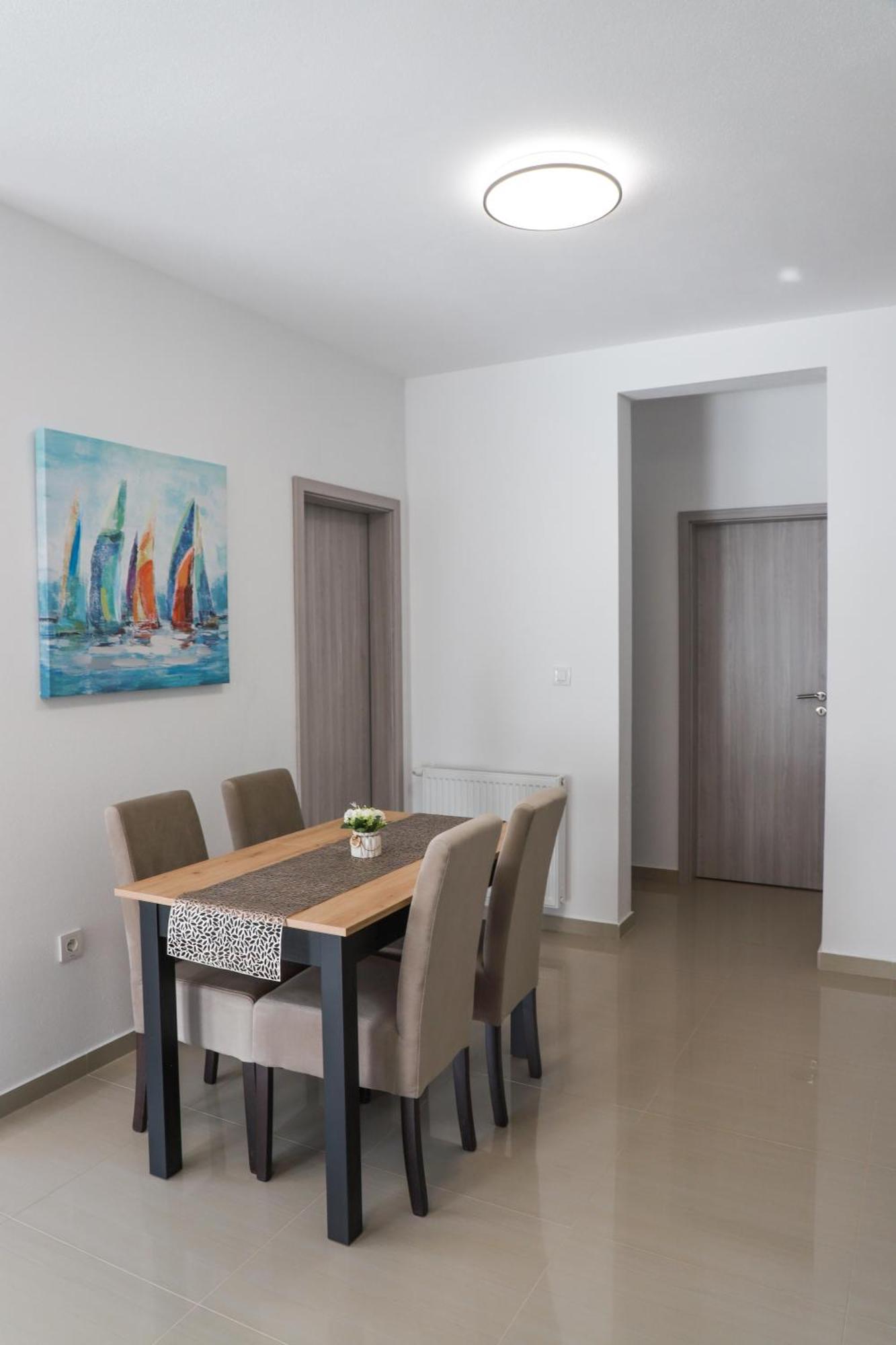 Holiday Apartments Ivano & Leo - Private Parking Zadar Eksteriør billede