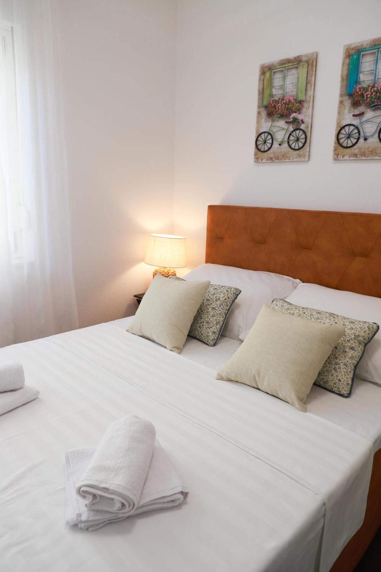 Holiday Apartments Ivano & Leo - Private Parking Zadar Eksteriør billede