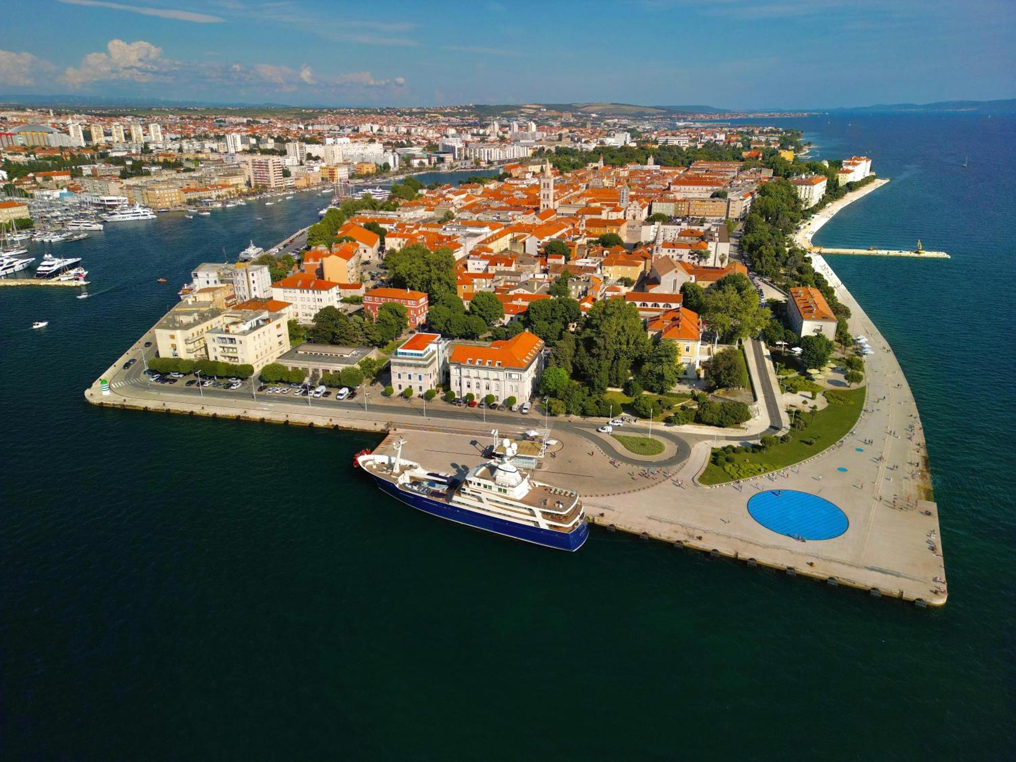 Holiday Apartments Ivano & Leo - Private Parking Zadar Eksteriør billede