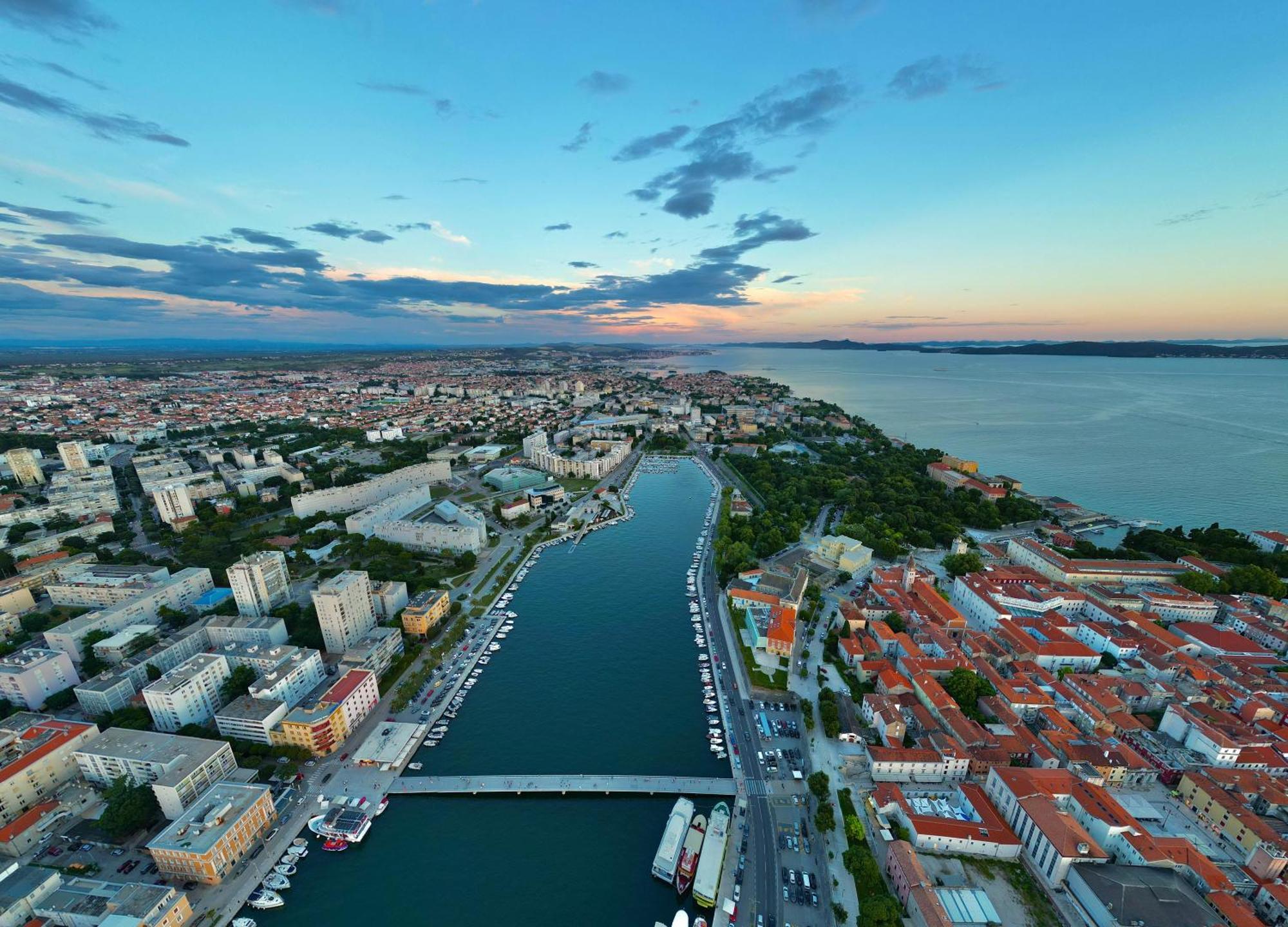 Holiday Apartments Ivano & Leo - Private Parking Zadar Eksteriør billede