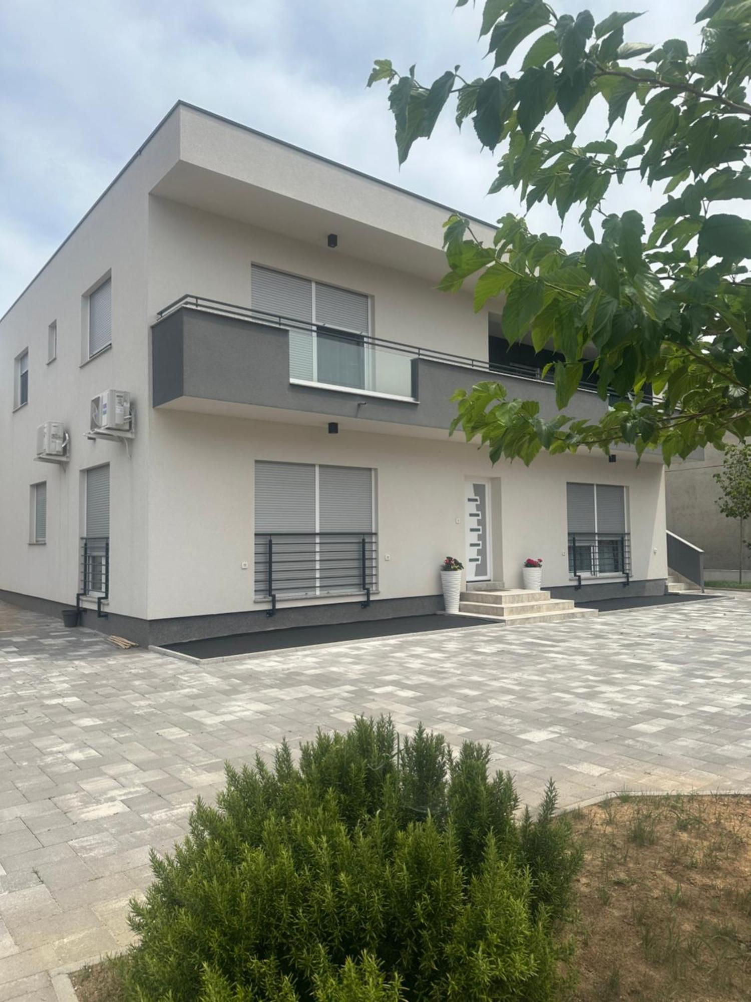Holiday Apartments Ivano & Leo - Private Parking Zadar Eksteriør billede