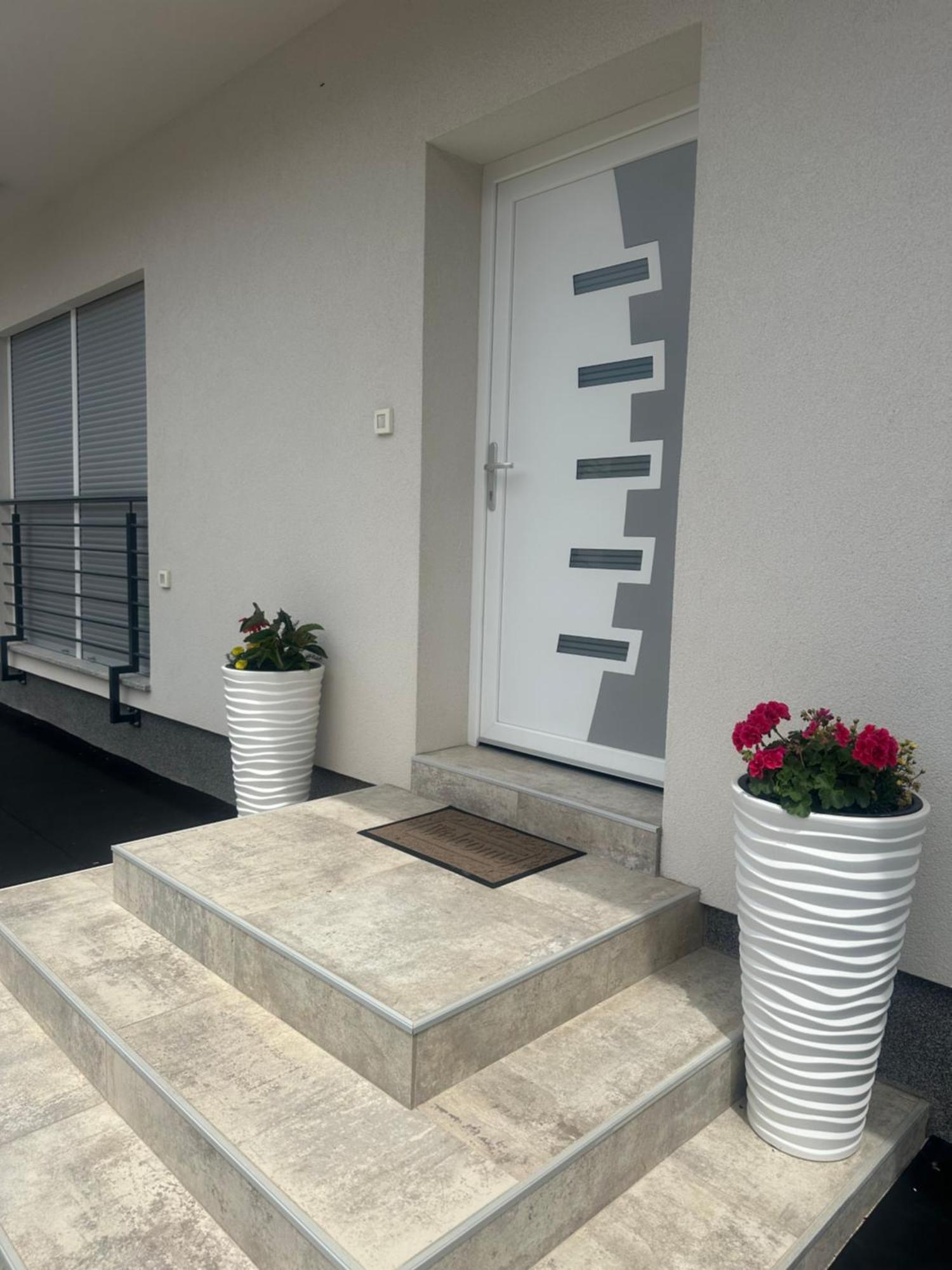 Holiday Apartments Ivano & Leo - Private Parking Zadar Eksteriør billede