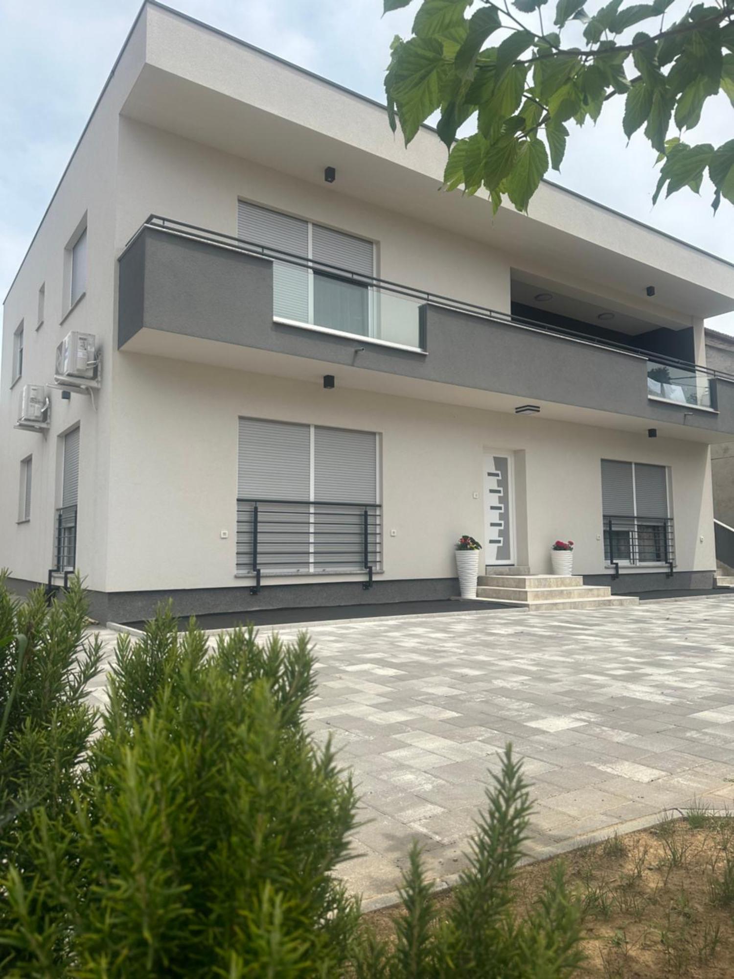 Holiday Apartments Ivano & Leo - Private Parking Zadar Eksteriør billede